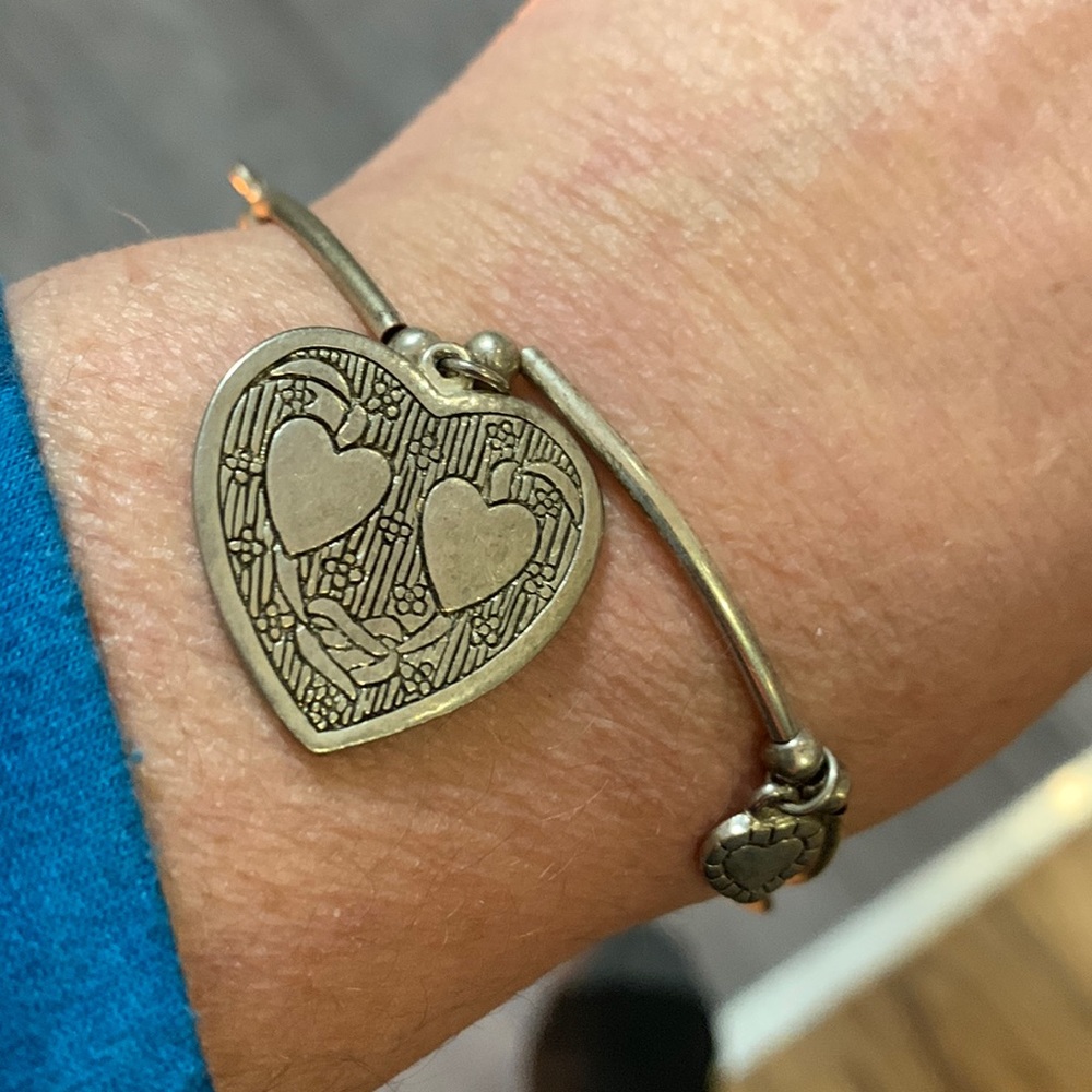 Unique stretch bracelet heart